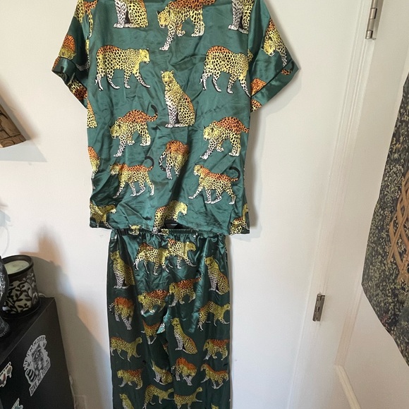 SHEIN Green Leopard Print Pajama Set - Picture 4 of 8